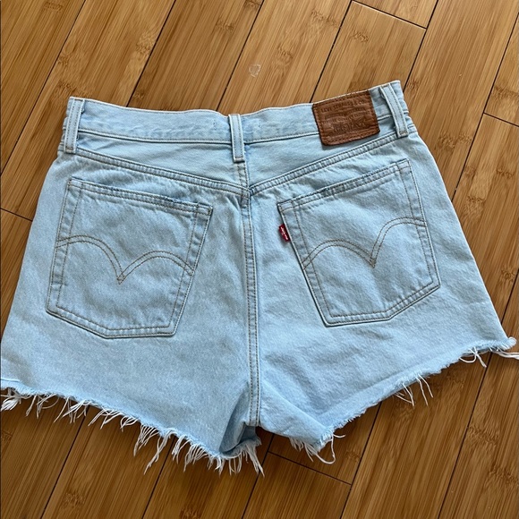 Levi’s Shorts - Picture 3 of 4